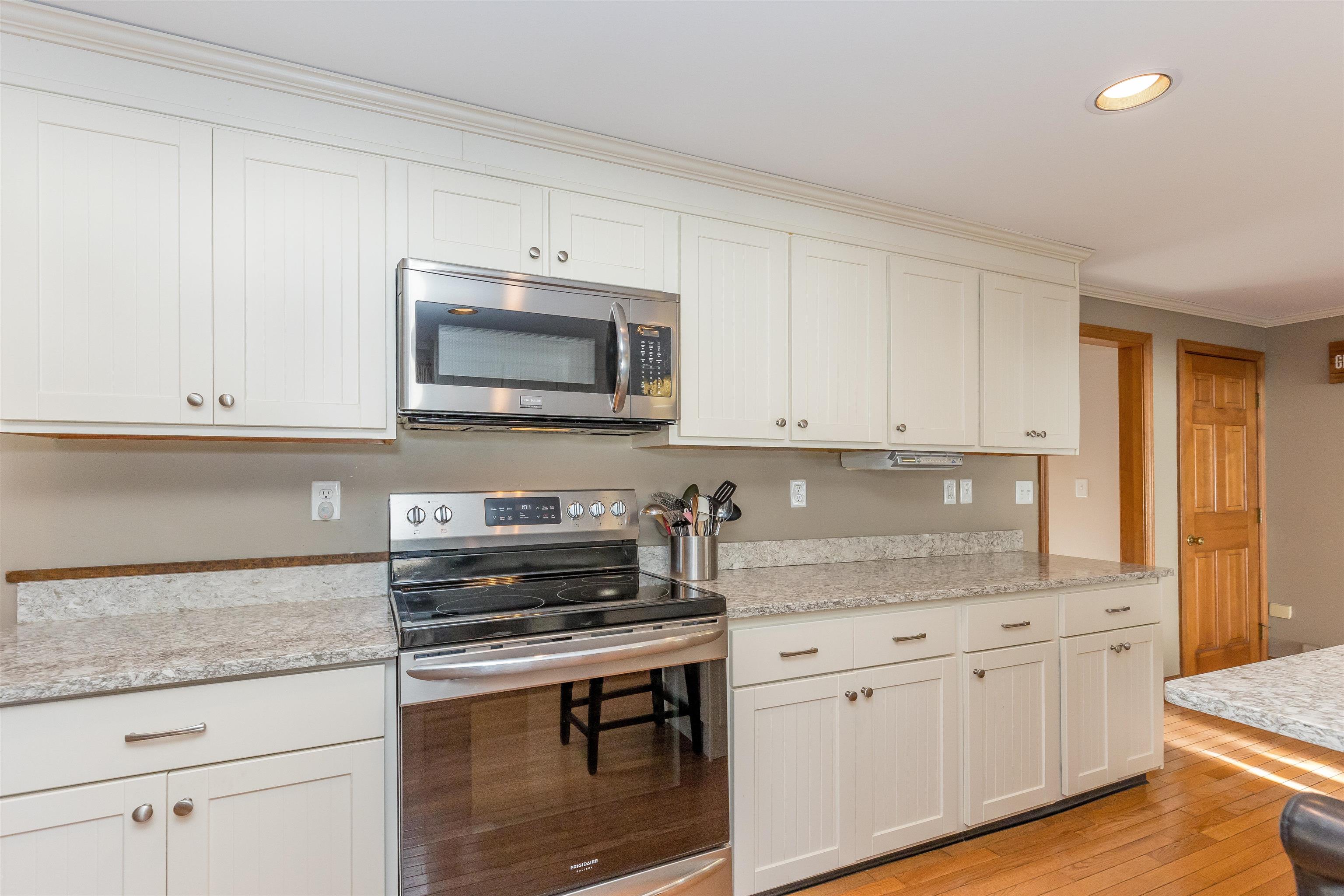 19 Berkeley Street Pelham, NH 03076 - Photo 25 of 40