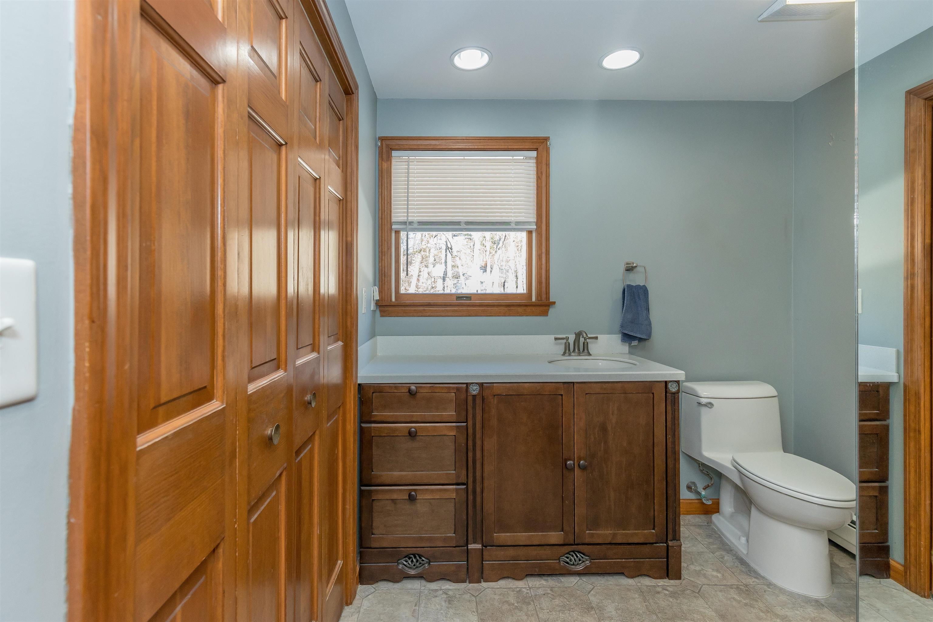 19 Berkeley Street Pelham, NH 03076 - Photo 33 of 40