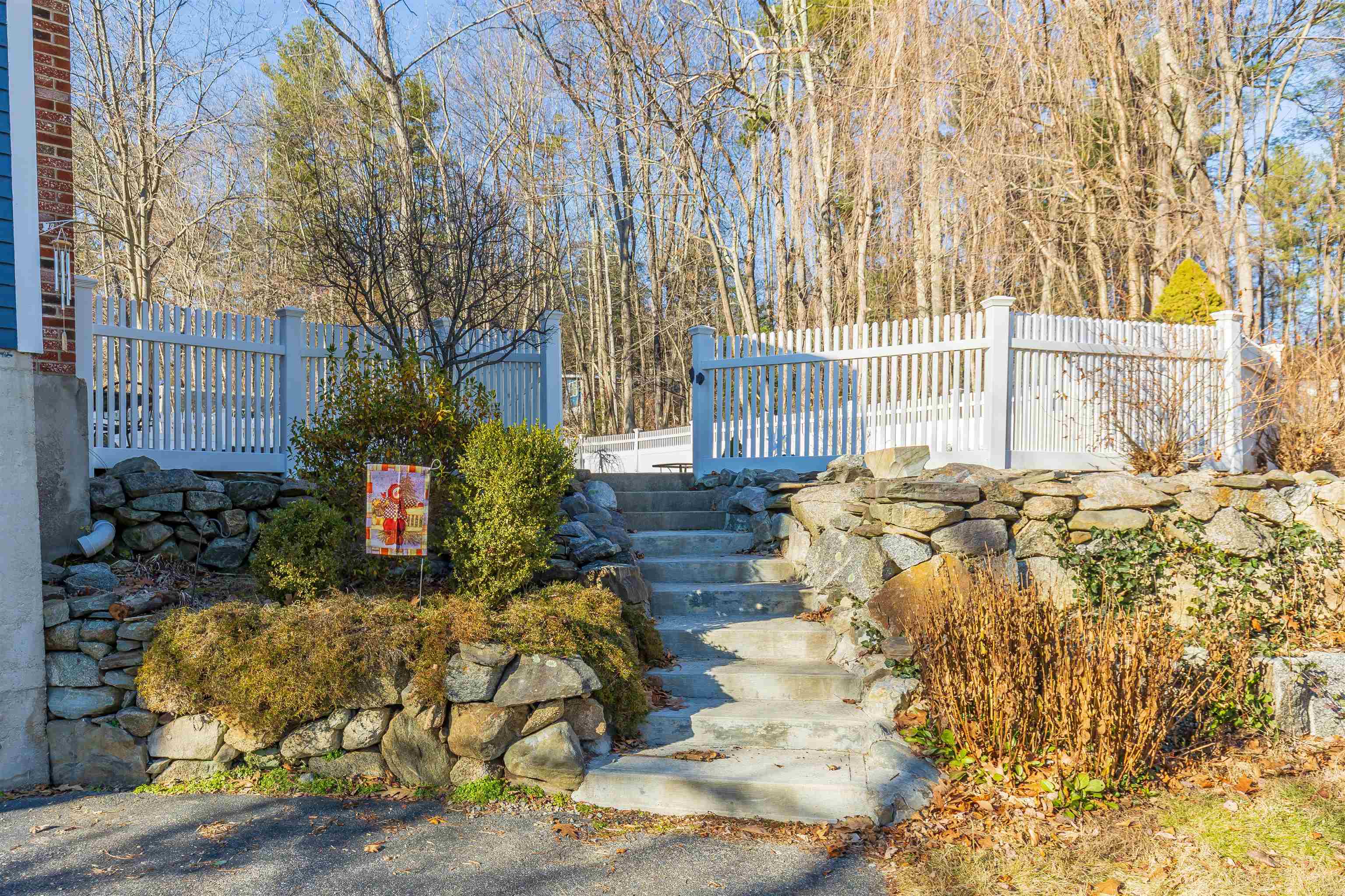 19 Berkeley Street Pelham, NH 03076 - Photo 4 of 40
