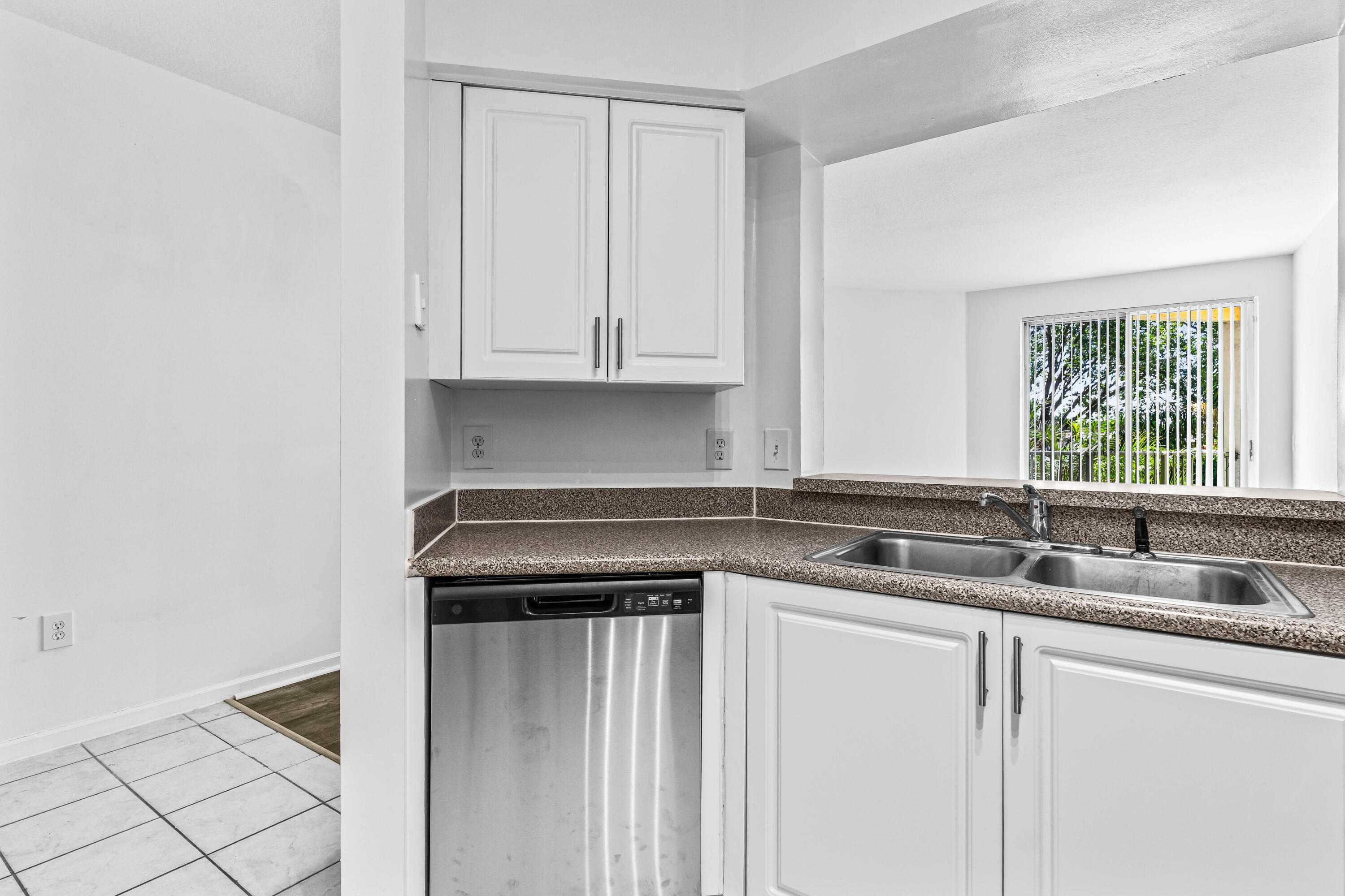 1951 Brandywine Road East, Unit 77105 West Palm Beach, FL 33409 - Photo 3 of 35 012-1951BrandywineRoad-WestPalmBeach-FL-