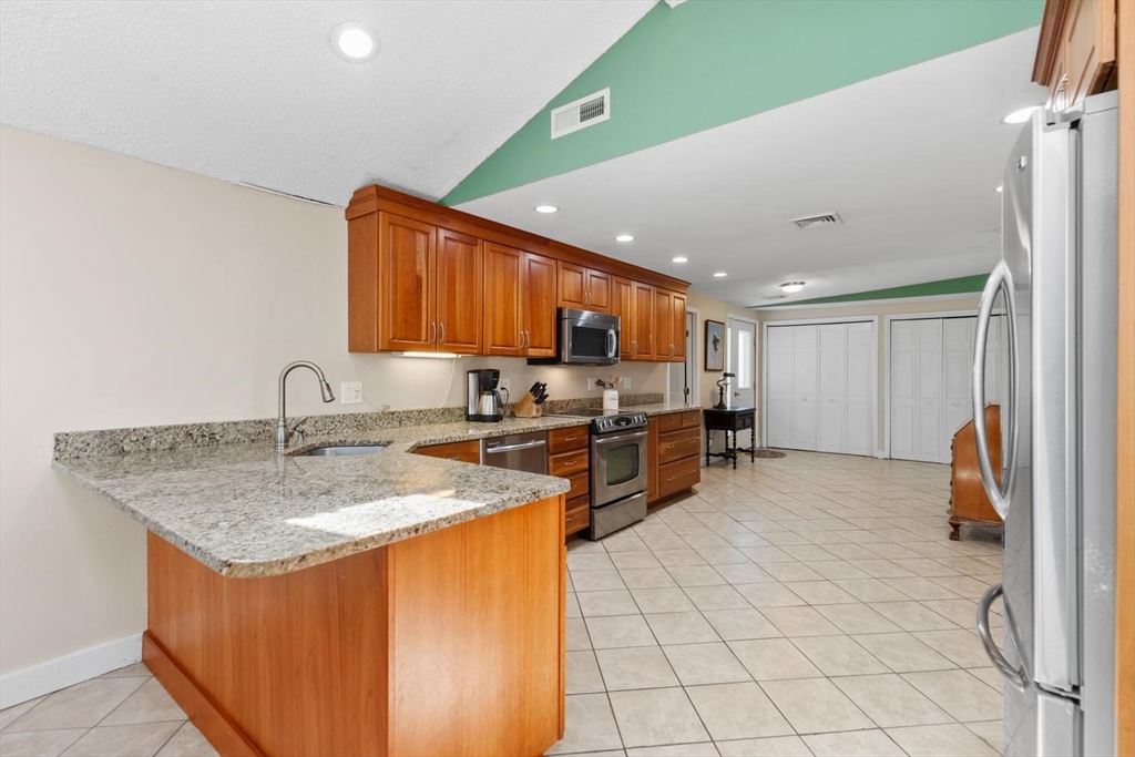 52 Coolidge Road Danvers, MA 01923 - Photo 11 of 28