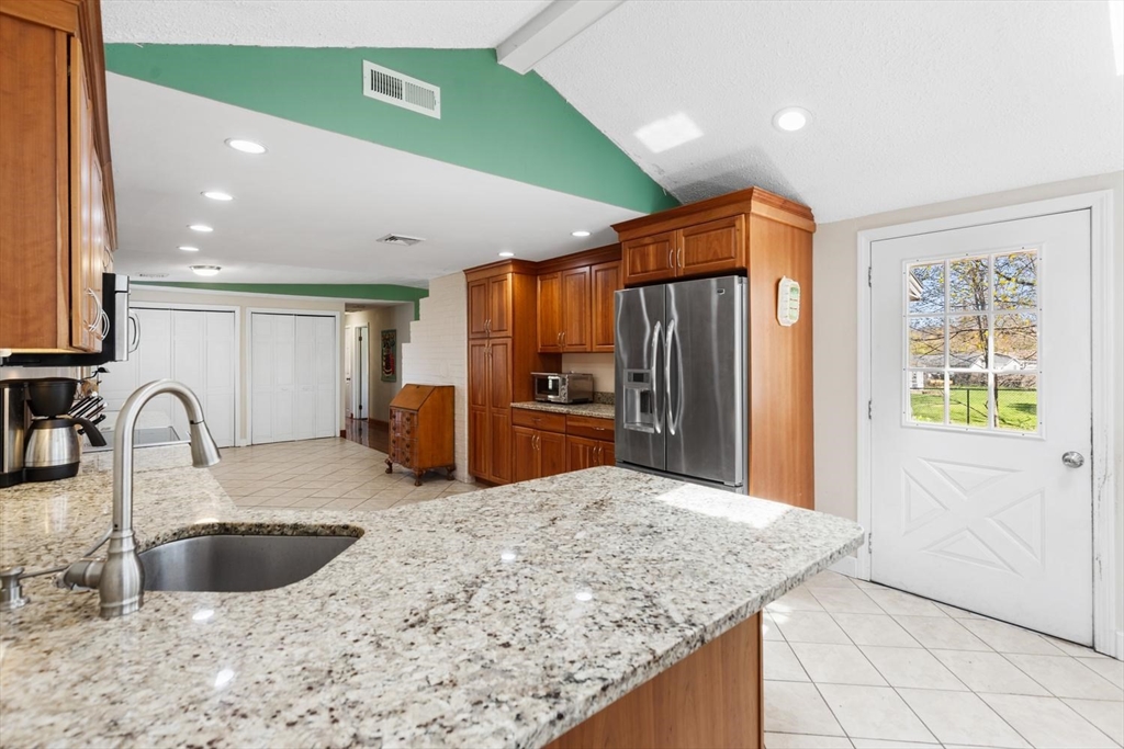 52 Coolidge Road Danvers, MA 01923 - Photo 12 of 28