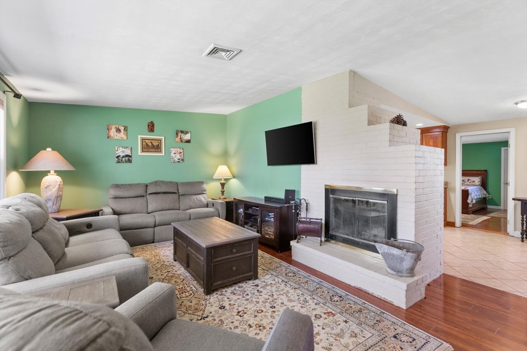 52 Coolidge Road Danvers, MA 01923 - Photo 4 of 28