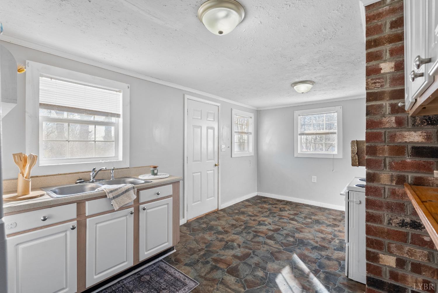 951 Bobwhite Road Amherst, VA 24521 - Photo 8 of 20 Gallery Image 8