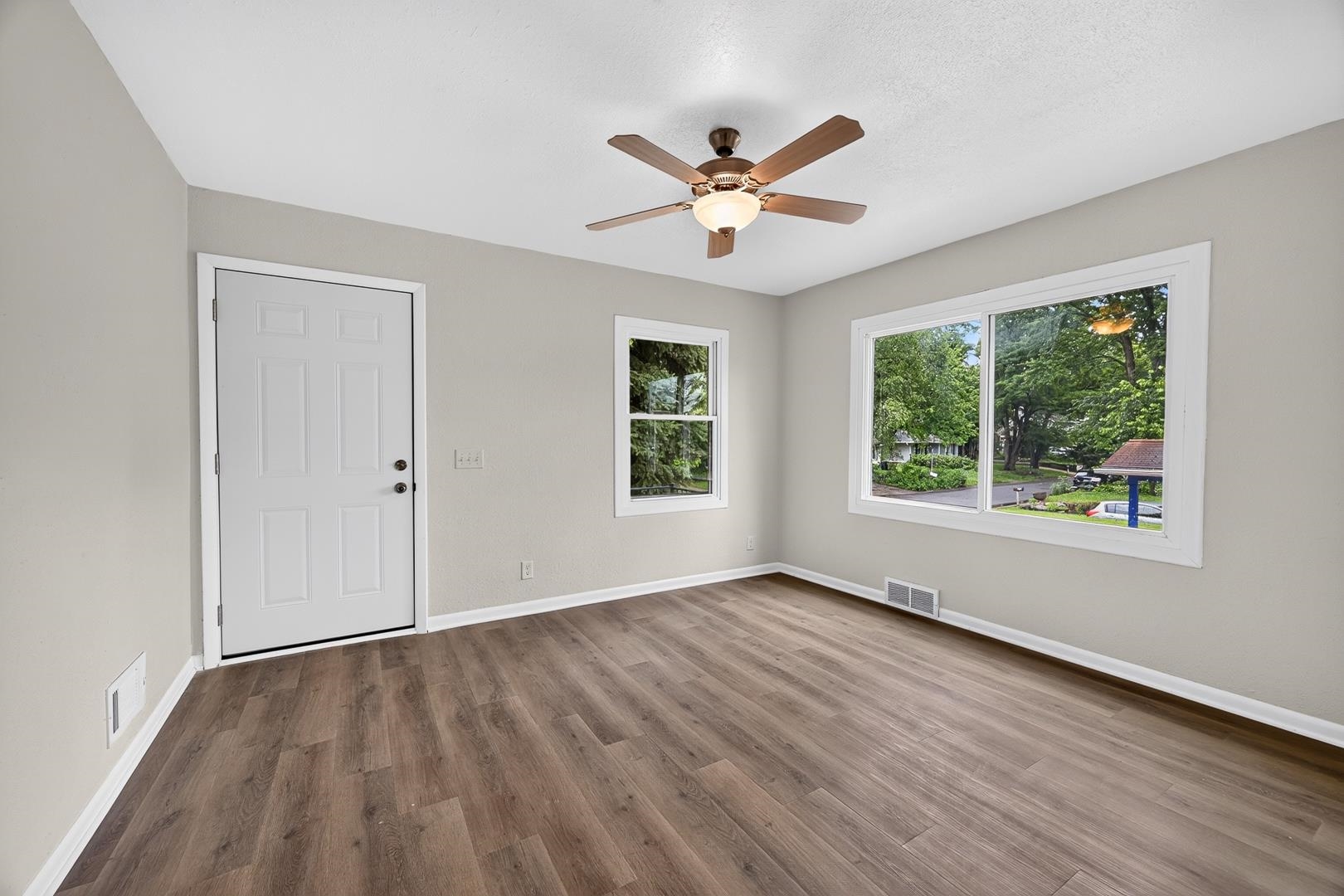 941 Ridgewood Way Madison, WI 53713 - Photo 4 of 33