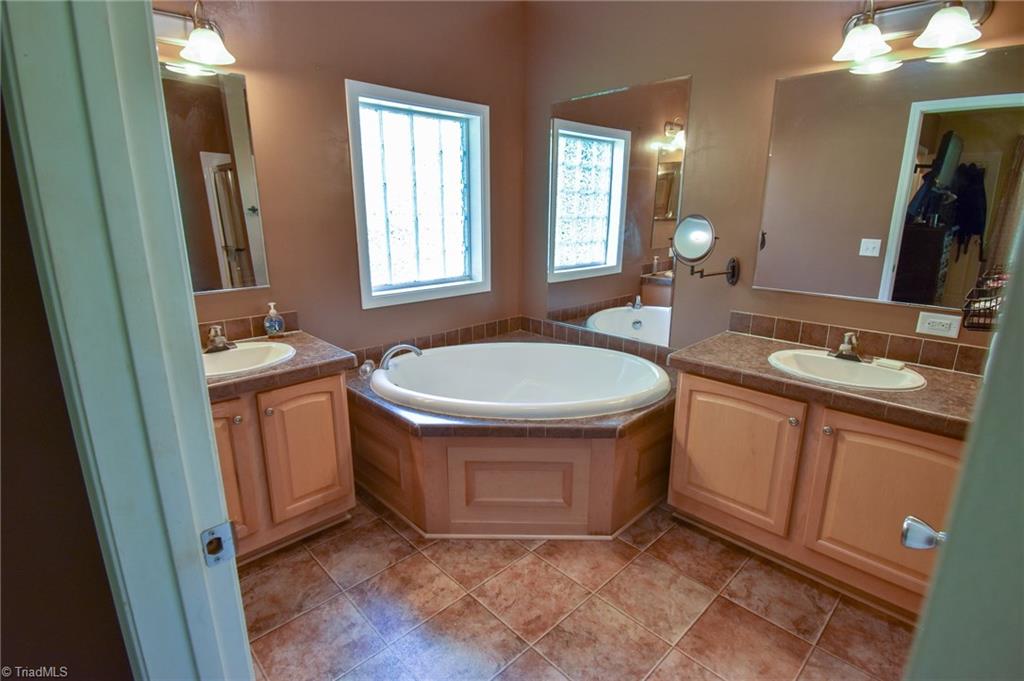 129 Heitman Road Lexington, NC 27295 - Photo 5 of 11 Gallery Image 5
