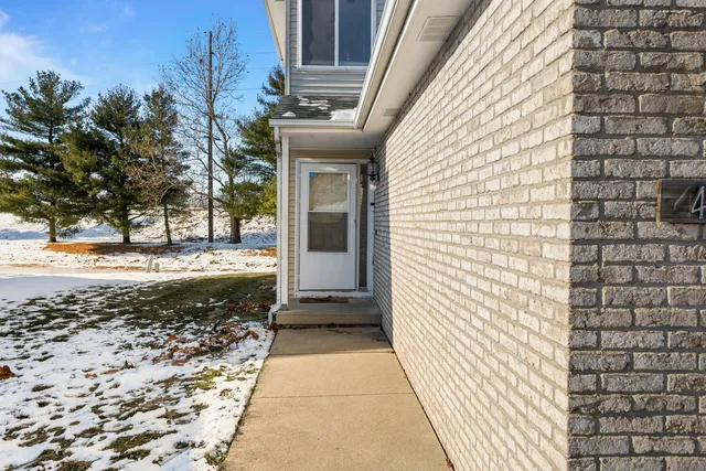 $189,900 | 409 Irvine Road, Unit 409, Champaign, IL 61822