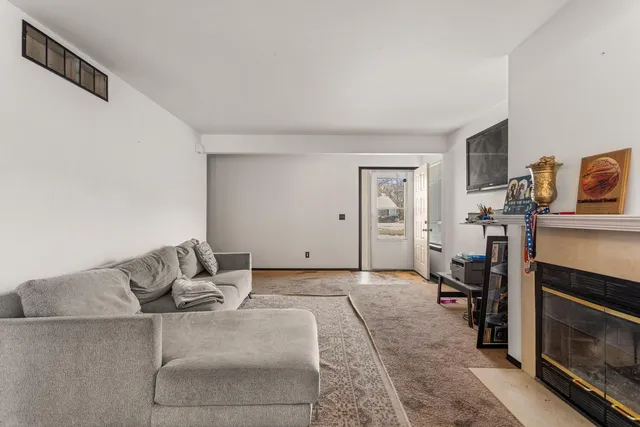 $189,900 | 409 Irvine Road, Unit 409, Champaign, IL 61822