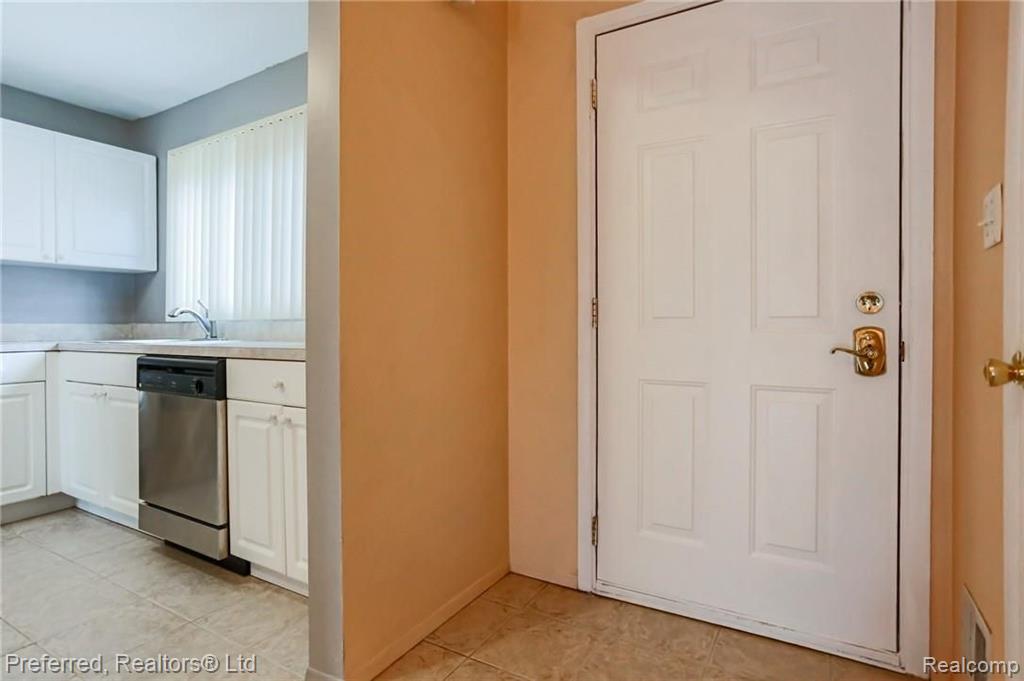 32276 West 12 Mile Road Farmington Hills, MI 48334 - Photo 5 of 29