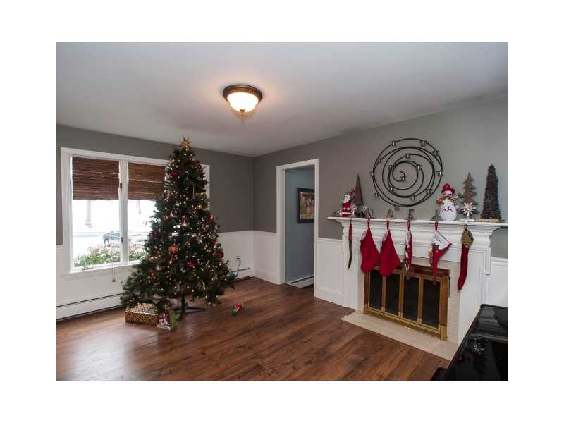 2065 Division Road East Greenwich, RI 02818 - Photo 7 of 19 Living Room.