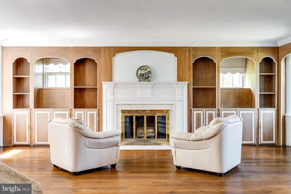 a view of a hallway with windows