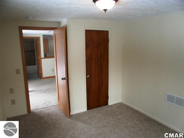 1950 Waterview Way Crystal, MI 48818 - Photo 11 of 18 1770236-10.JPG