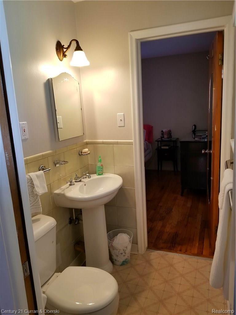 1447 South Gulley Road Dearborn, MI 48124 - Photo 30 of 36 20170911_123840.jpg