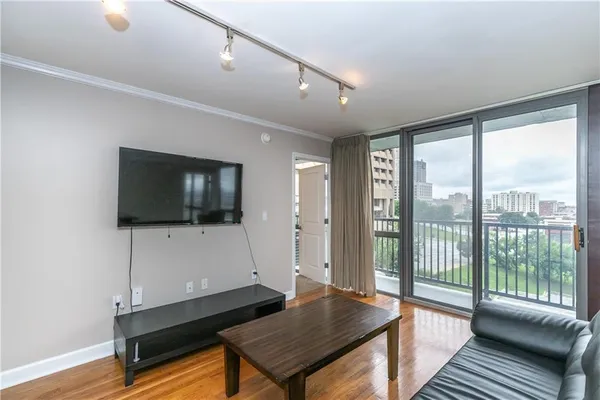 $215,000 | 600 Admiral Boulevard, Unit 803, Kansas City, MO 64106