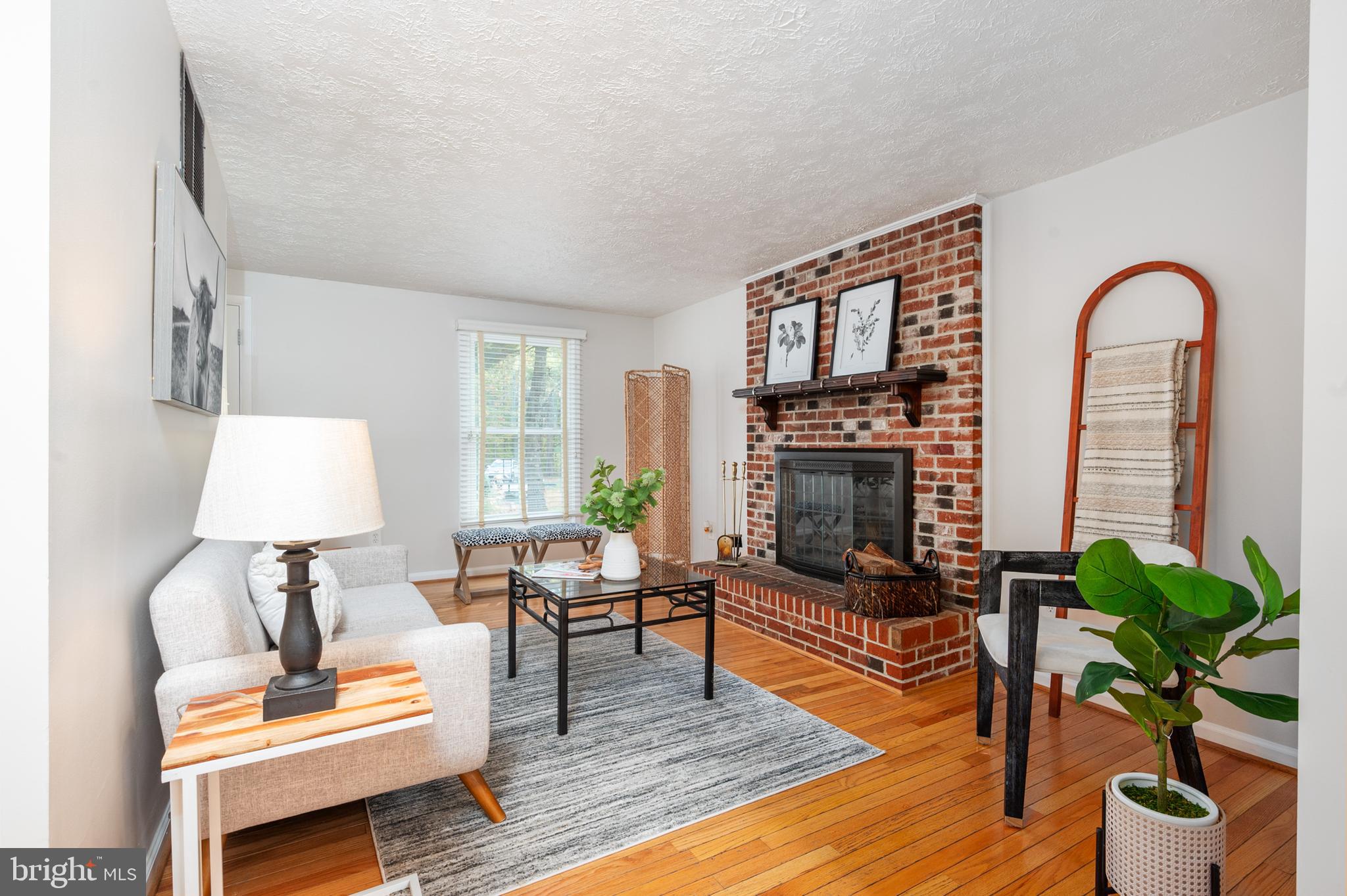 11947 Appling Valley Road Fairfax, VA 22030 - Photo 3 of 27 Gallery Image 3