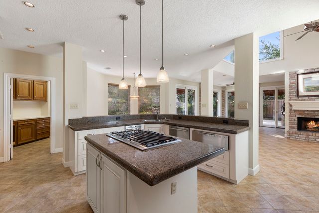 $975,900 | 49 Rolling Links Court, Spring, TX 77380