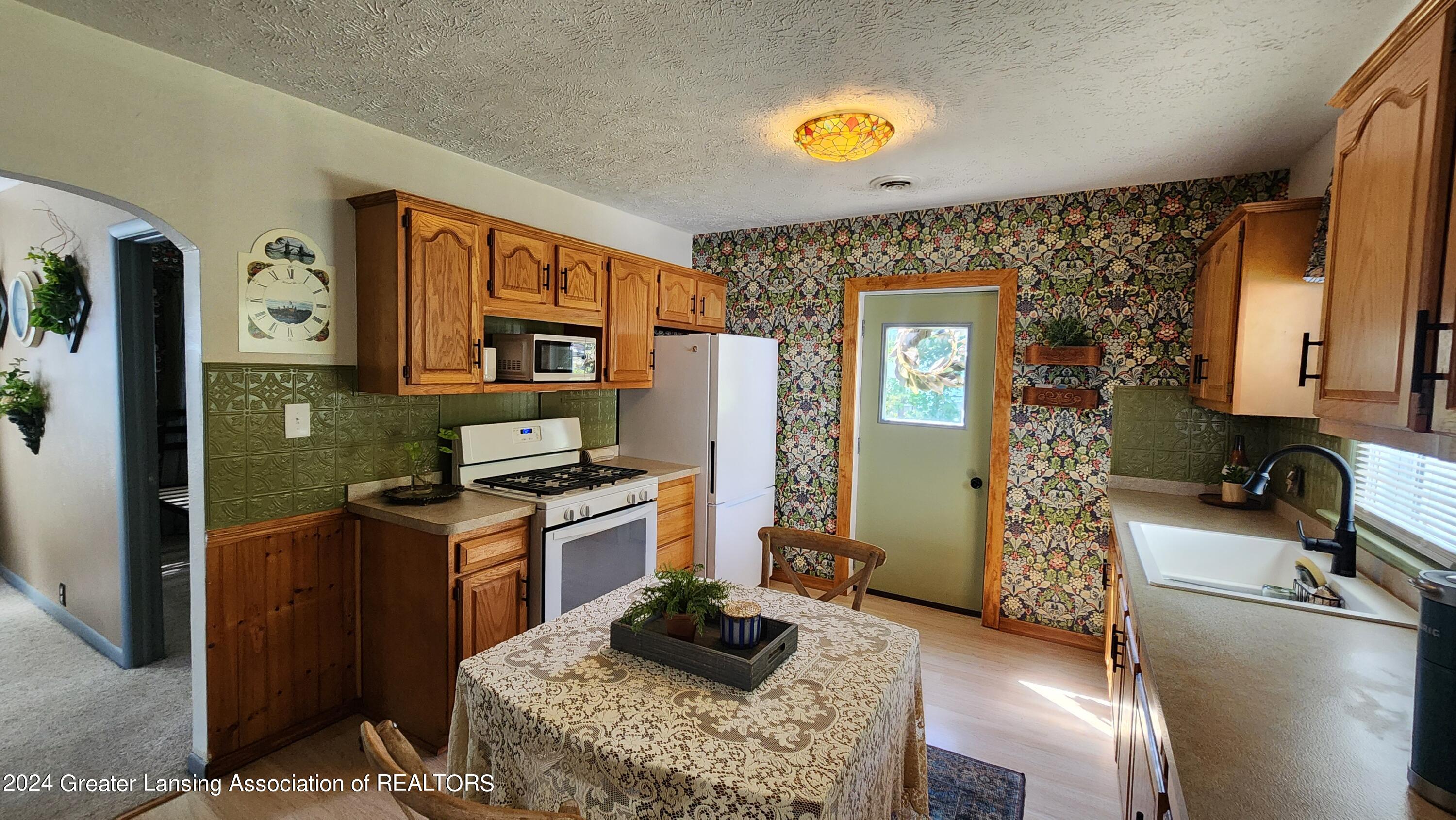 16470 Stockwell Road Lansing, MI 48906 - Photo 12 of 27 20240827_112808