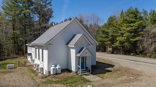 $325,000 | 2910 Burkettville Road, Liberty, ME 04949