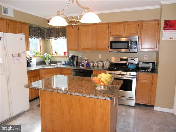 86 Richardson Road Robbinsville, NJ 08691 - Photo 9 of 24 Kitchen