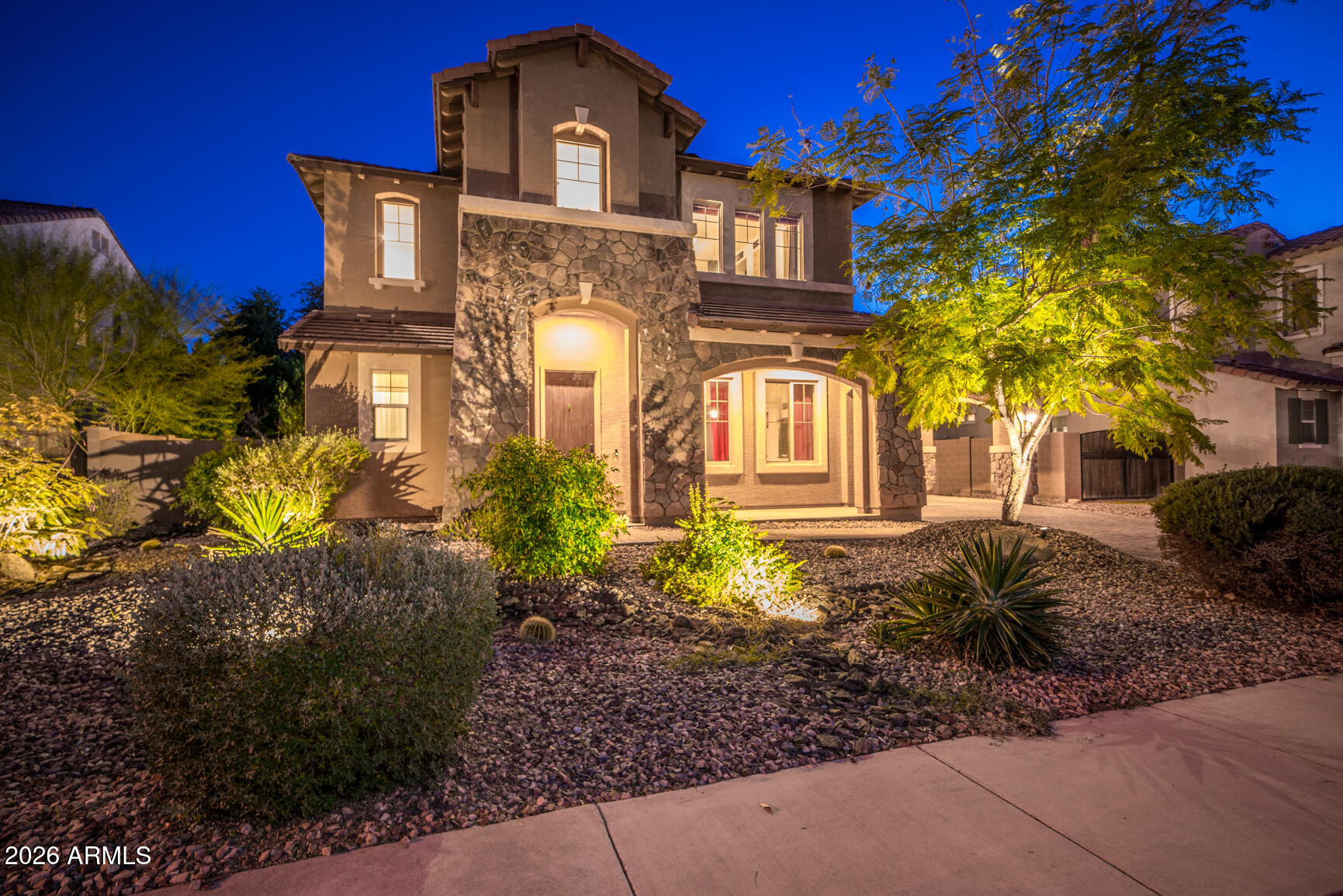 2681 East Hampton Lane Gilbert, AZ 85295 - Photo 63 of 88 a front view of a house with garden