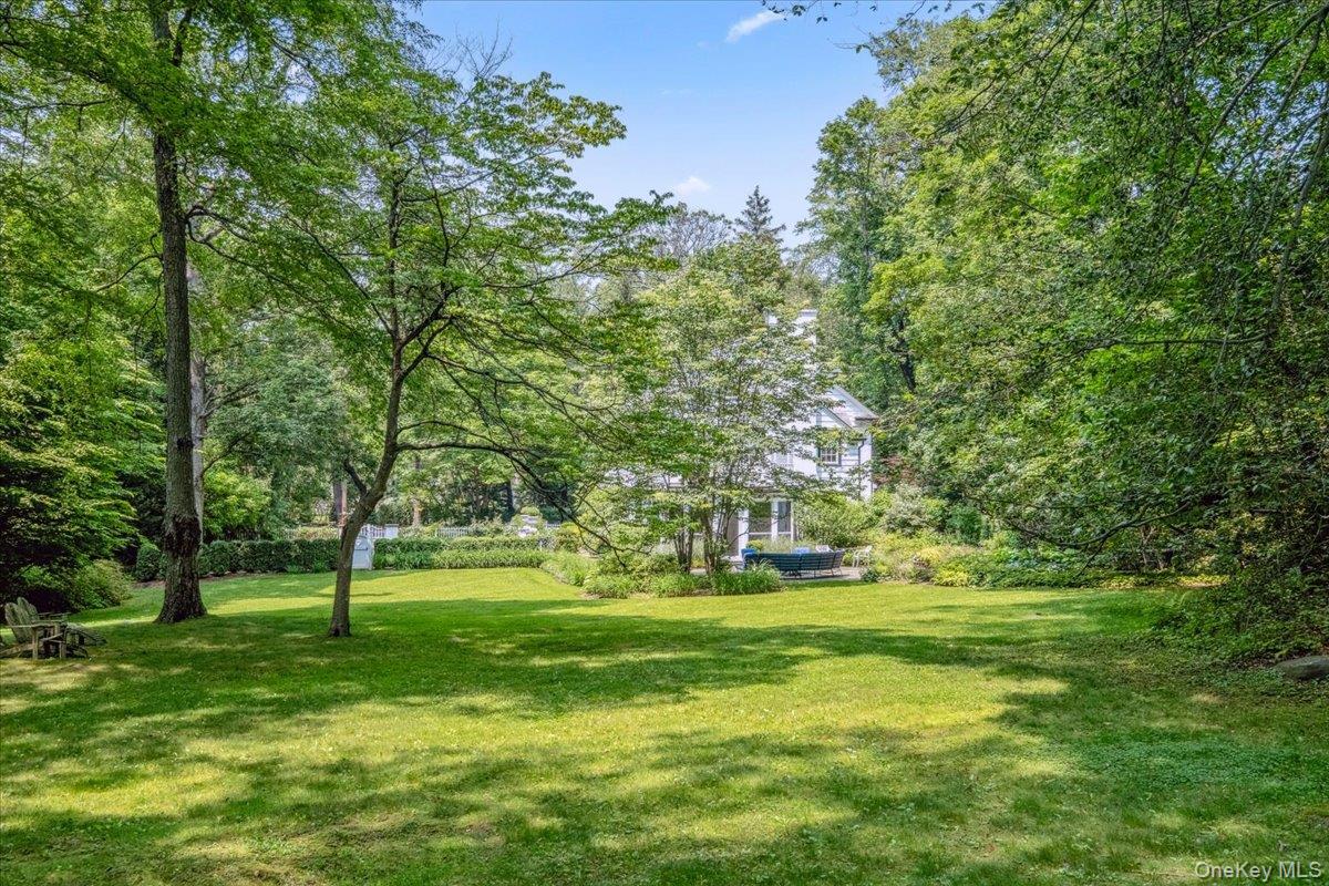 18 Richbell Road Scarsdale, NY 10583 - Photo 3 of 40 Sweeping, breath- taking grounds