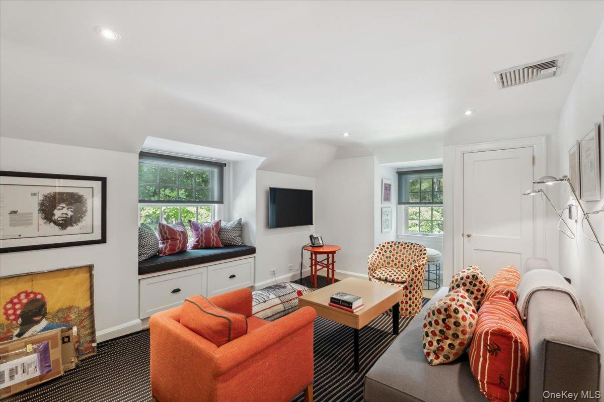 18 Richbell Road Scarsdale, NY 10583 - Photo 31 of 40 Bedroom or bonus room off the back staircase (built in desk not seen)
