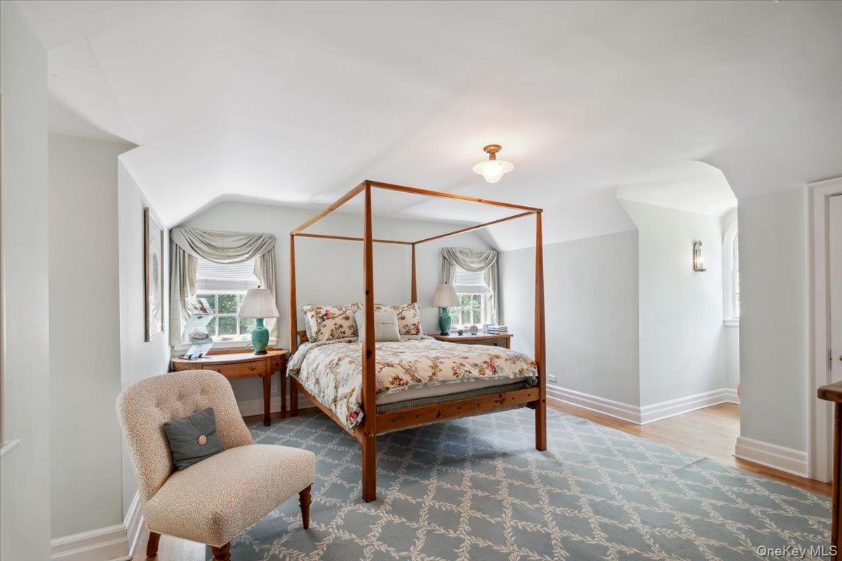 18 Richbell Road Scarsdale, NY 10583 - Photo 33 of 40 Third floor bedroom
