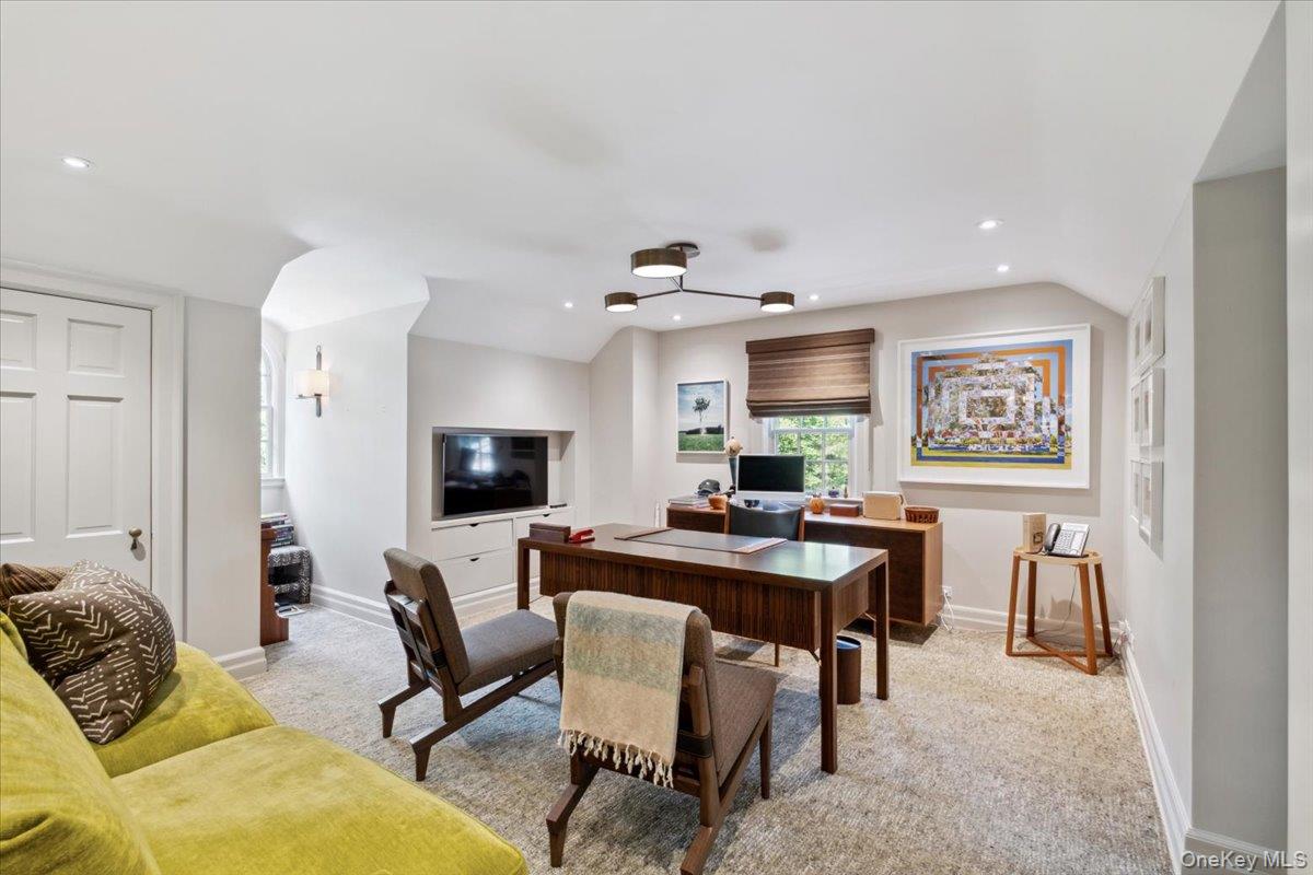 18 Richbell Road Scarsdale, NY 10583 - Photo 34 of 40 Third floor study or bedroom