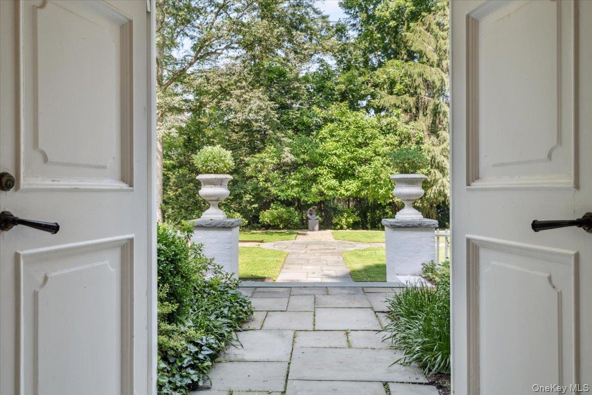 18 Richbell Road Scarsdale, NY 10583 - Photo 8 of 40