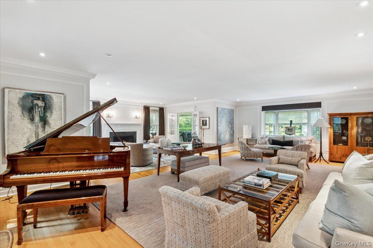 18 Richbell Road Scarsdale, NY 10583 - Photo 10 of 40 Fabulous living room/great room with wood burning fireplace