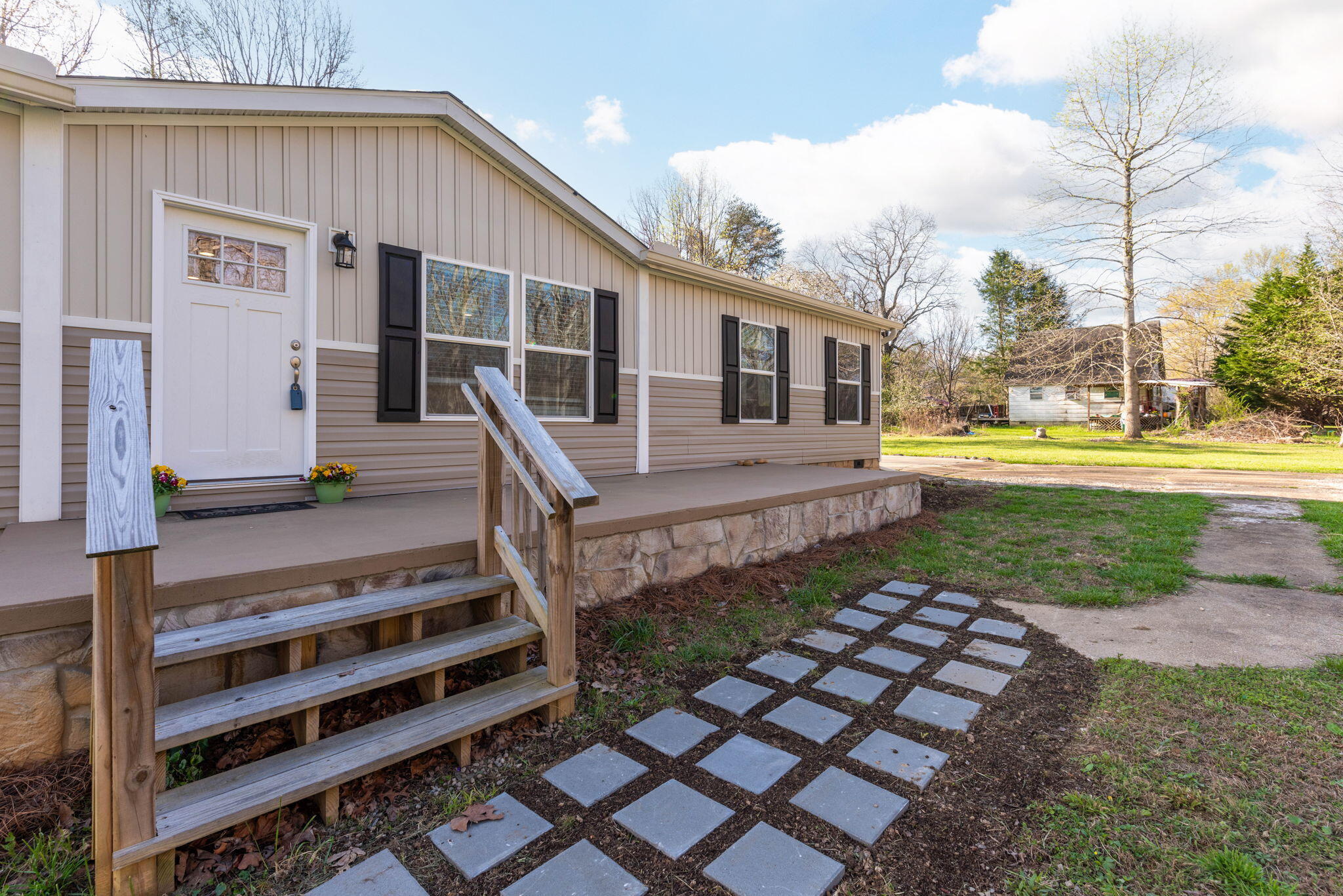 9818 Reynolds Road Soddy Daisy, TN 37379 - Photo 3 of 36 33-web-or-mls-DSC_2992
