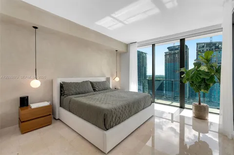 $1,165,000 | 68 Southeast 6th Street, Unit 2612, Miami, FL 33131
