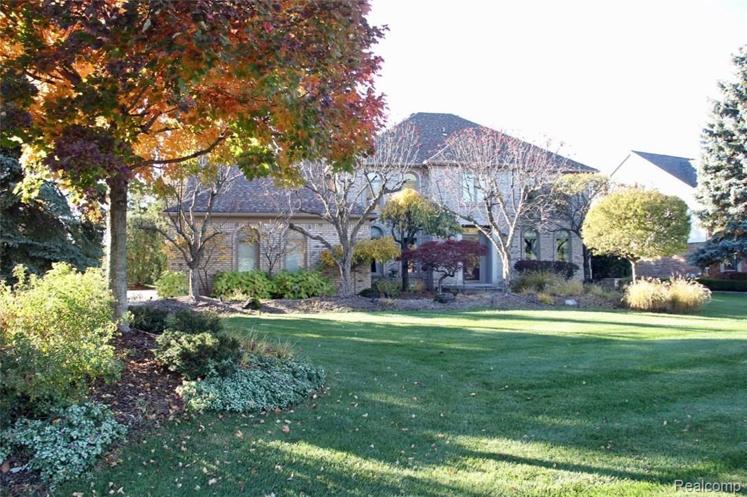 3584 Wedgewood Drive Rochester, MI 48306 - Photo 1 of 37 Exterior 1.jpg