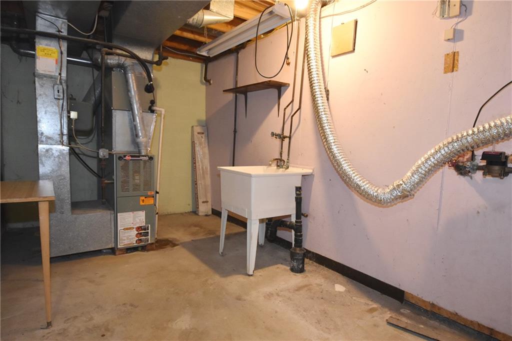 32 Shadow Drive Pittsburgh, PA 15227 - Photo 20 of 24 a view of an chairs and table in the room