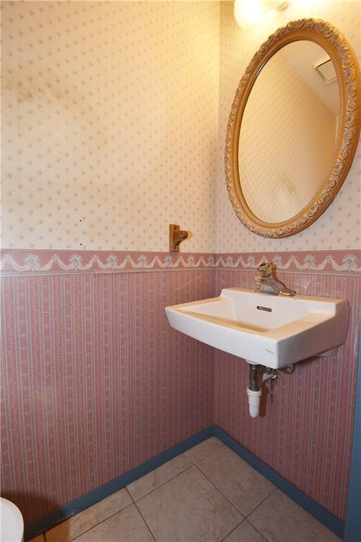 32 Shadow Drive Pittsburgh, PA 15227 - Photo 10 of 24 a bathroom with a sink a mirror and a toilet