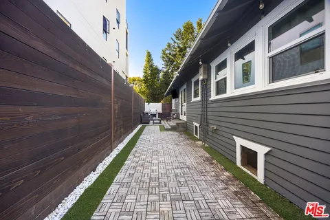 $1,250,000 | 5802 Lexington Avenue, Los Angeles, CA 90038