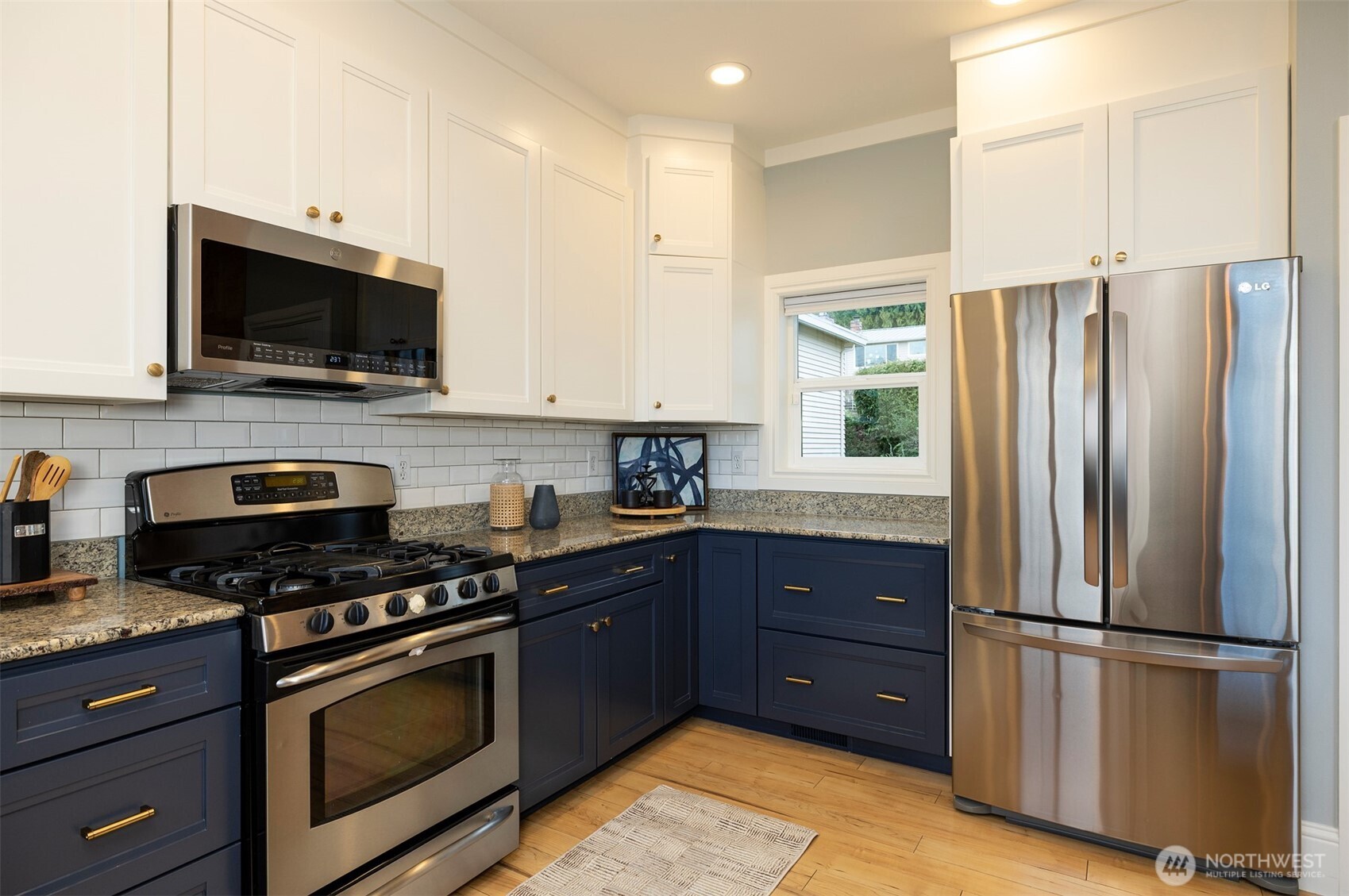 3422 35th Avenue West Seattle, WA 98199 - Photo 15 of 40