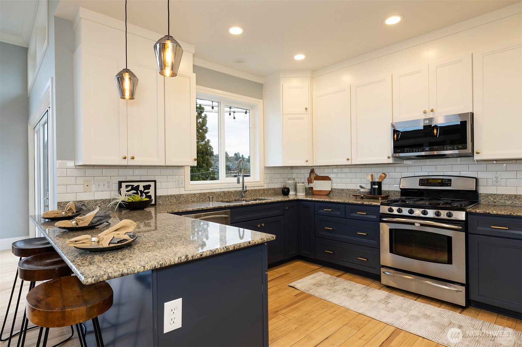 3422 35th Avenue West Seattle, WA 98199 - Photo 16 of 40