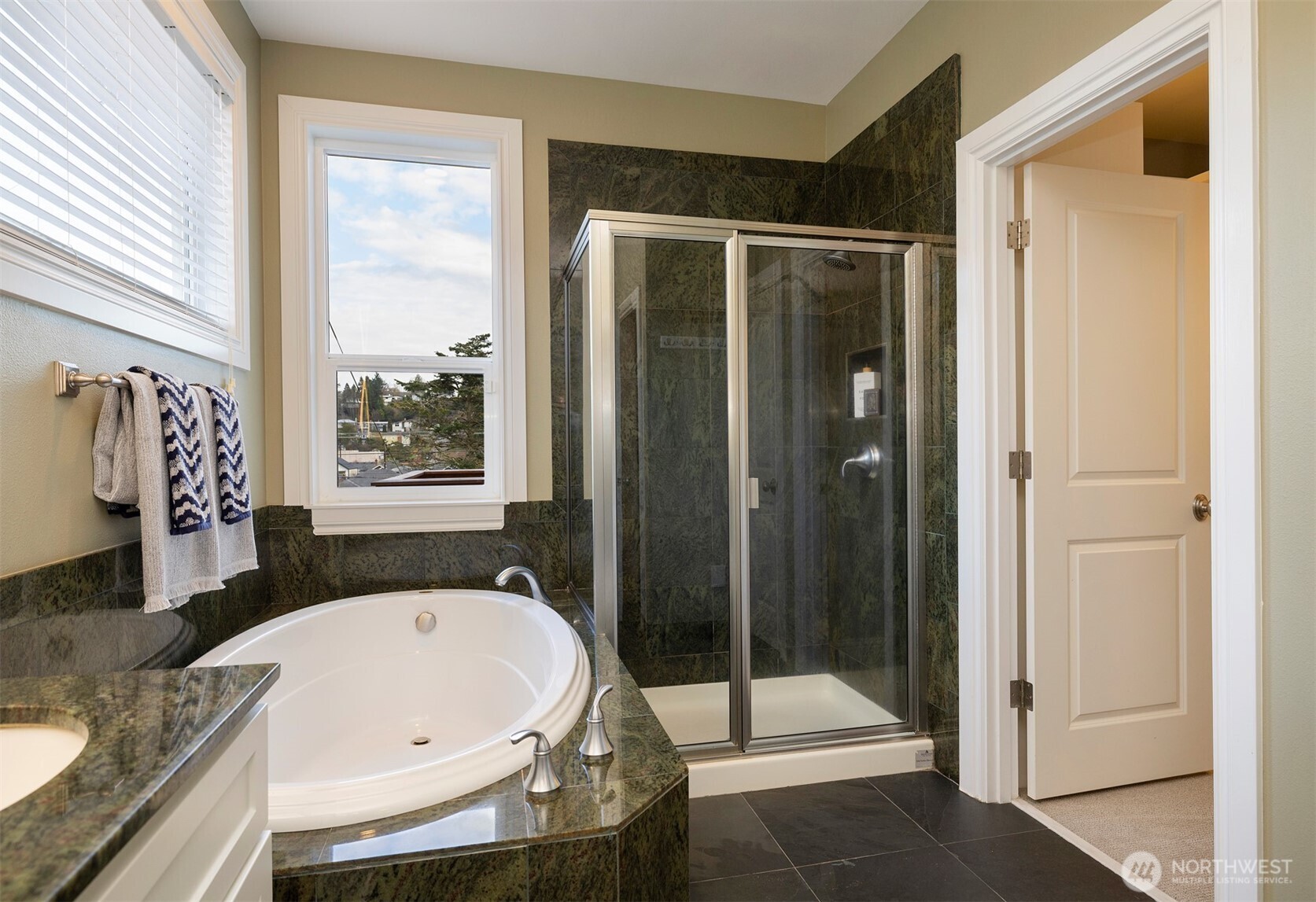 3422 35th Avenue West Seattle, WA 98199 - Photo 21 of 40