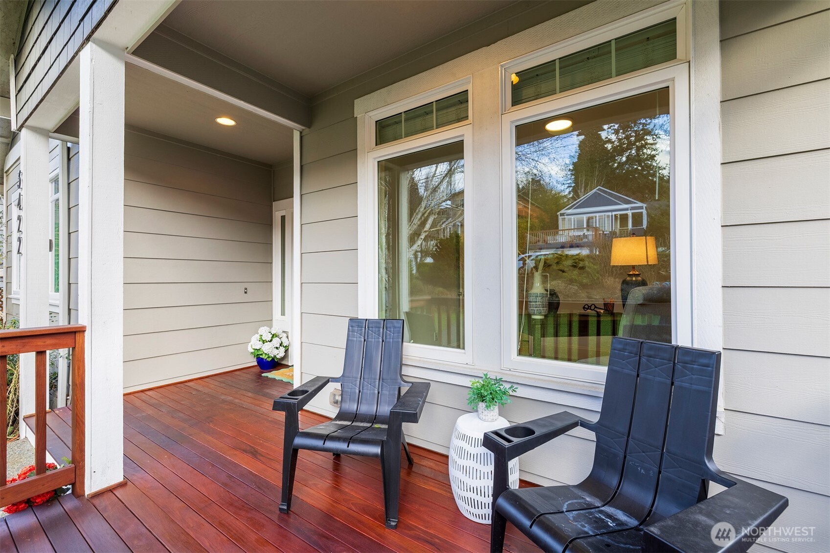 3422 35th Avenue West Seattle, WA 98199 - Photo 3 of 40