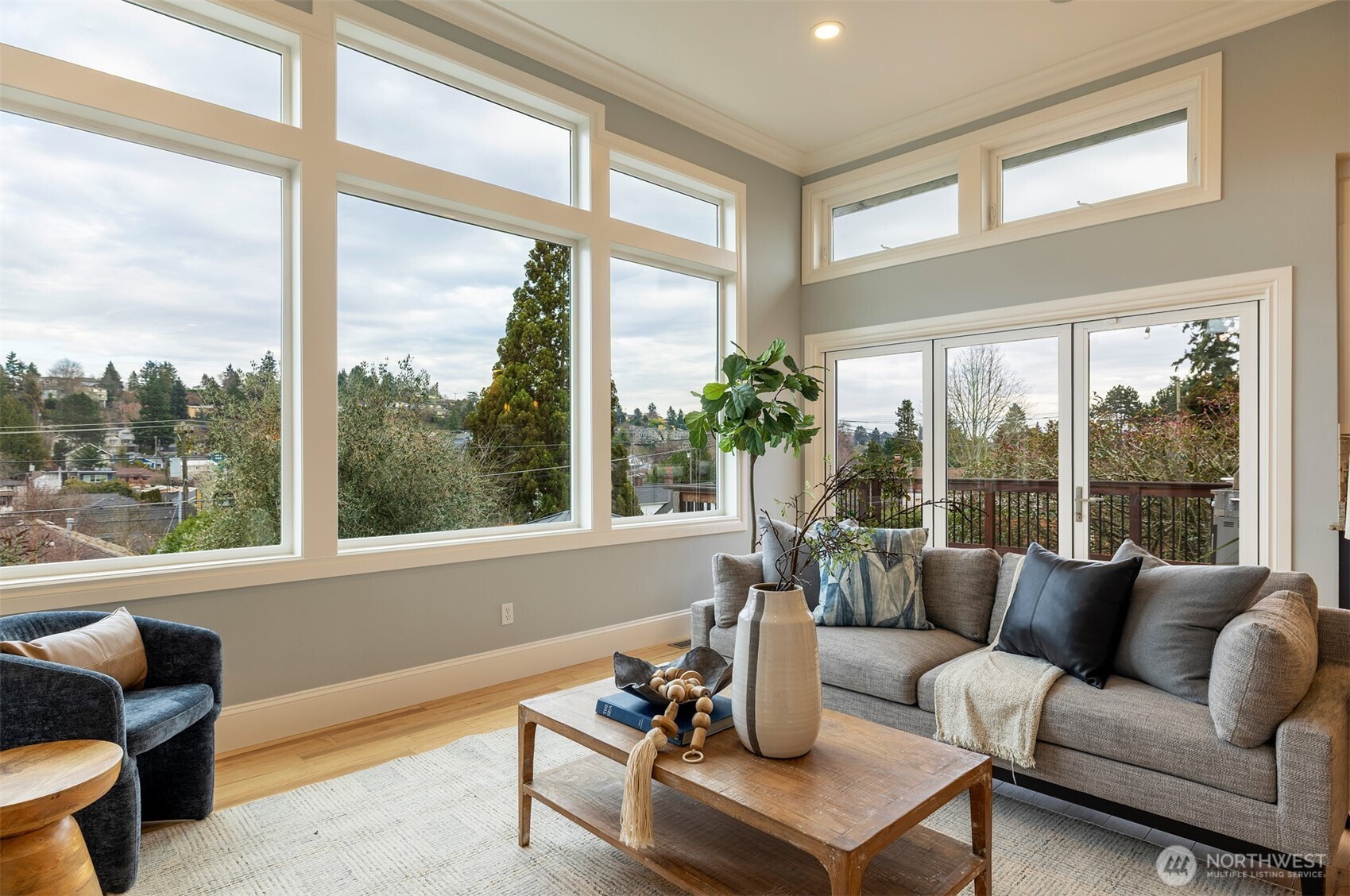 3422 35th Avenue West Seattle, WA 98199 - Photo 7 of 40