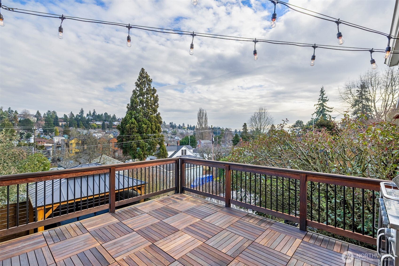 3422 35th Avenue West Seattle, WA 98199 - Photo 8 of 40