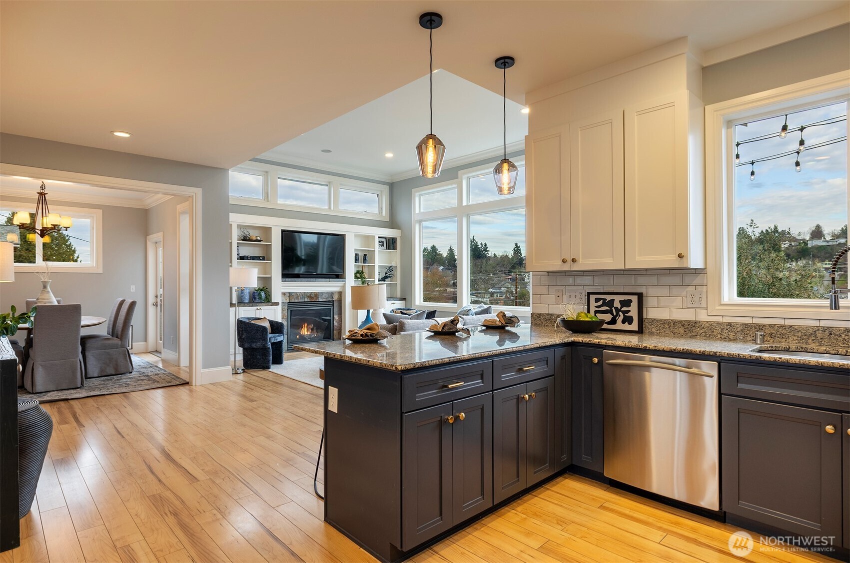 3422 35th Avenue West Seattle, WA 98199 - Photo 9 of 40