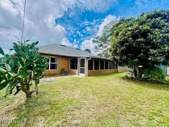 a view of a house with a backyard