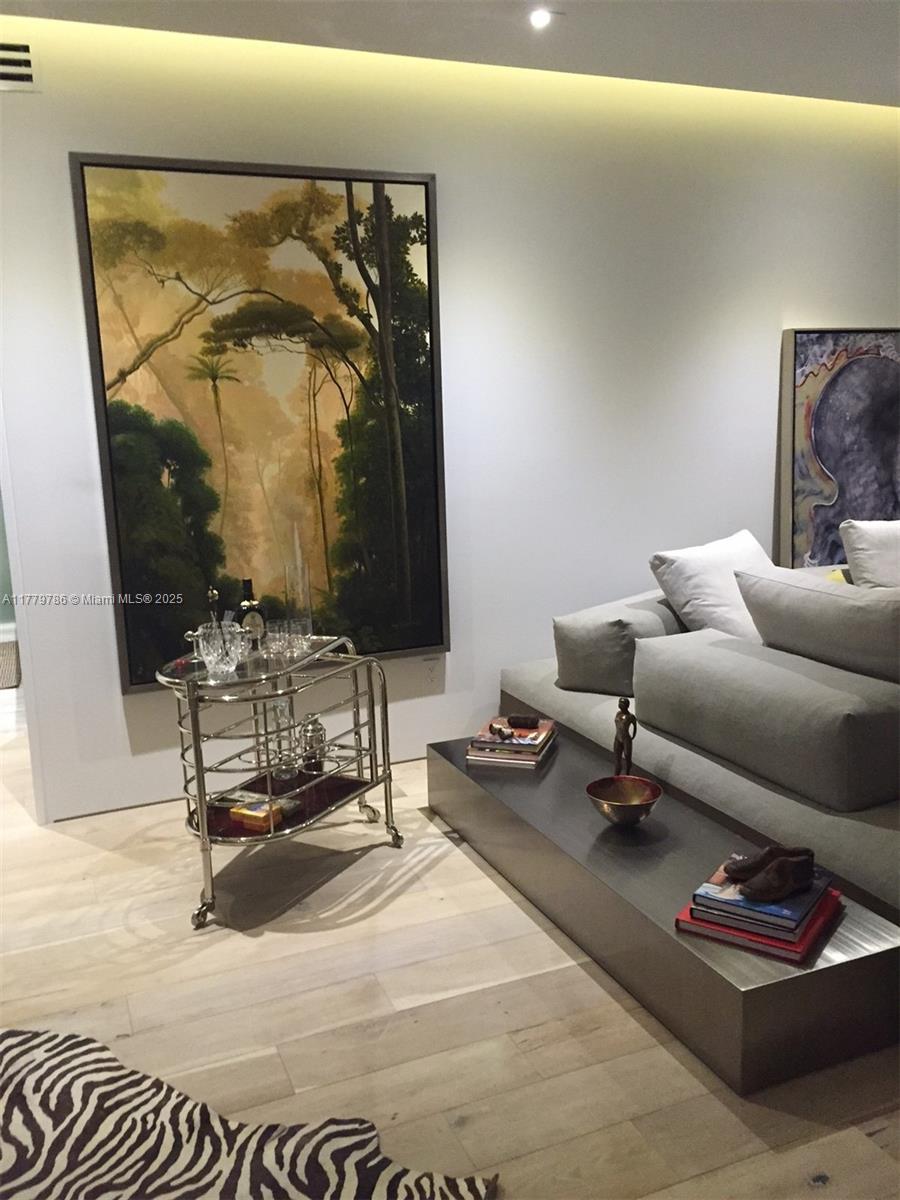 350 Ocean Drive, Unit 304N Key Biscayne, FL 33149 - Photo 18 of 69 Living Bar