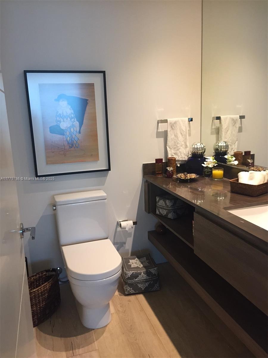 350 Ocean Drive, Unit 304N Key Biscayne, FL 33149 - Photo 26 of 69 Guest Bathroom