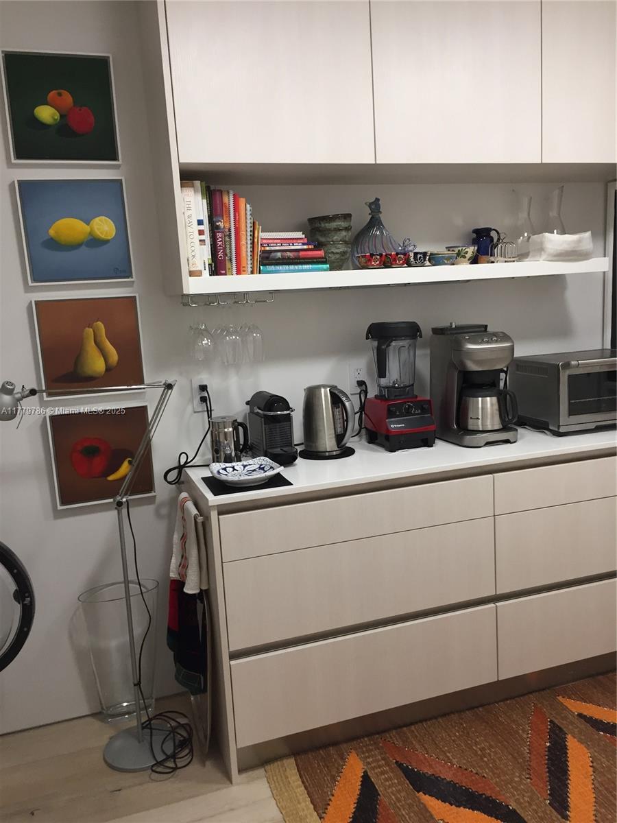 350 Ocean Drive, Unit 304N Key Biscayne, FL 33149 - Photo 8 of 69 Butler Area Adjacent to Kitchen with dividing door