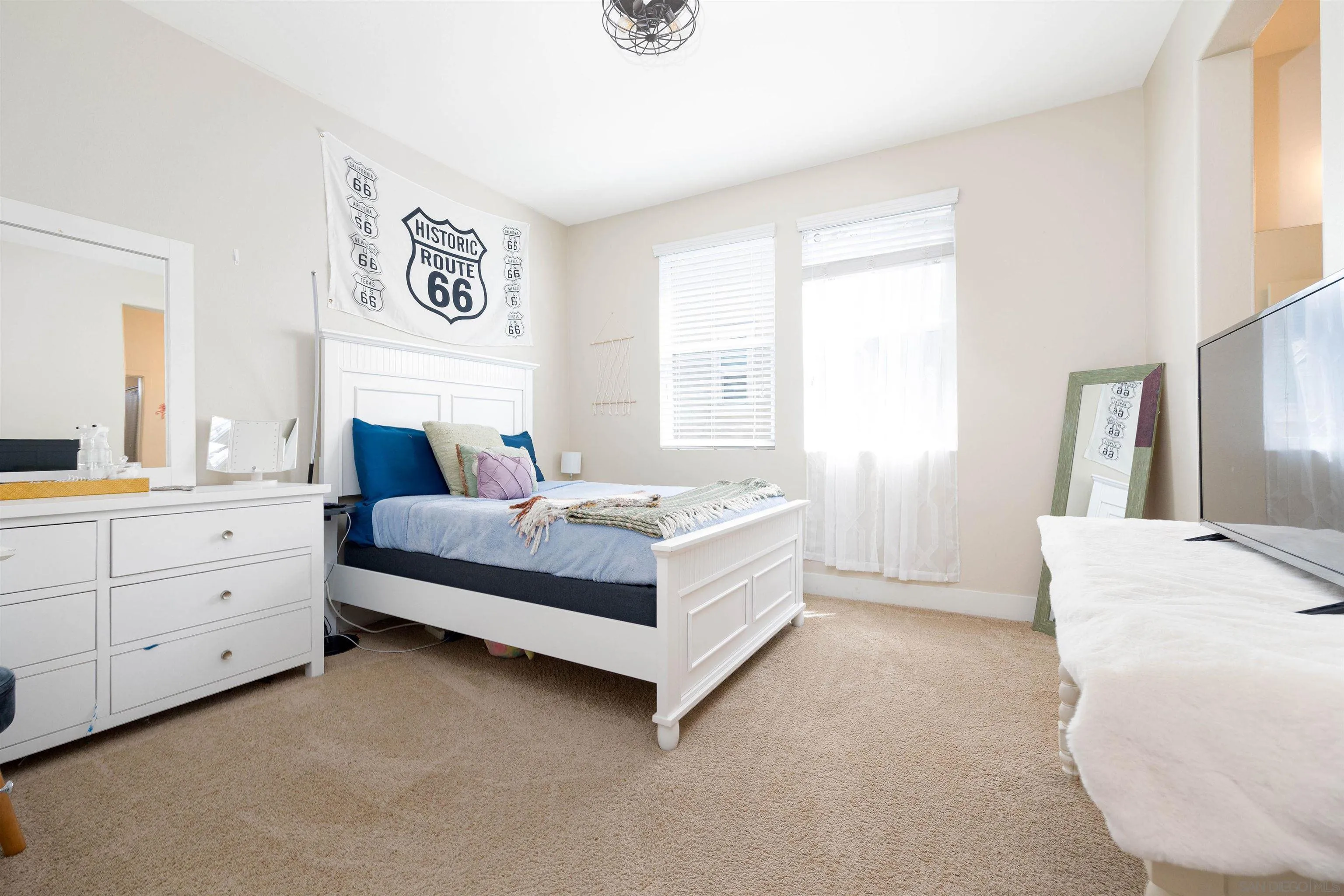 35763 Garrano Lane Fallbrook, CA 92028 - Photo 15 of 25 a bed room with a bed and a window