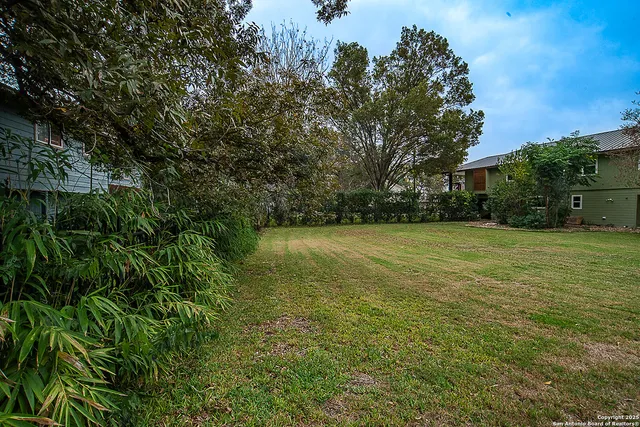 a view of a garden with a house