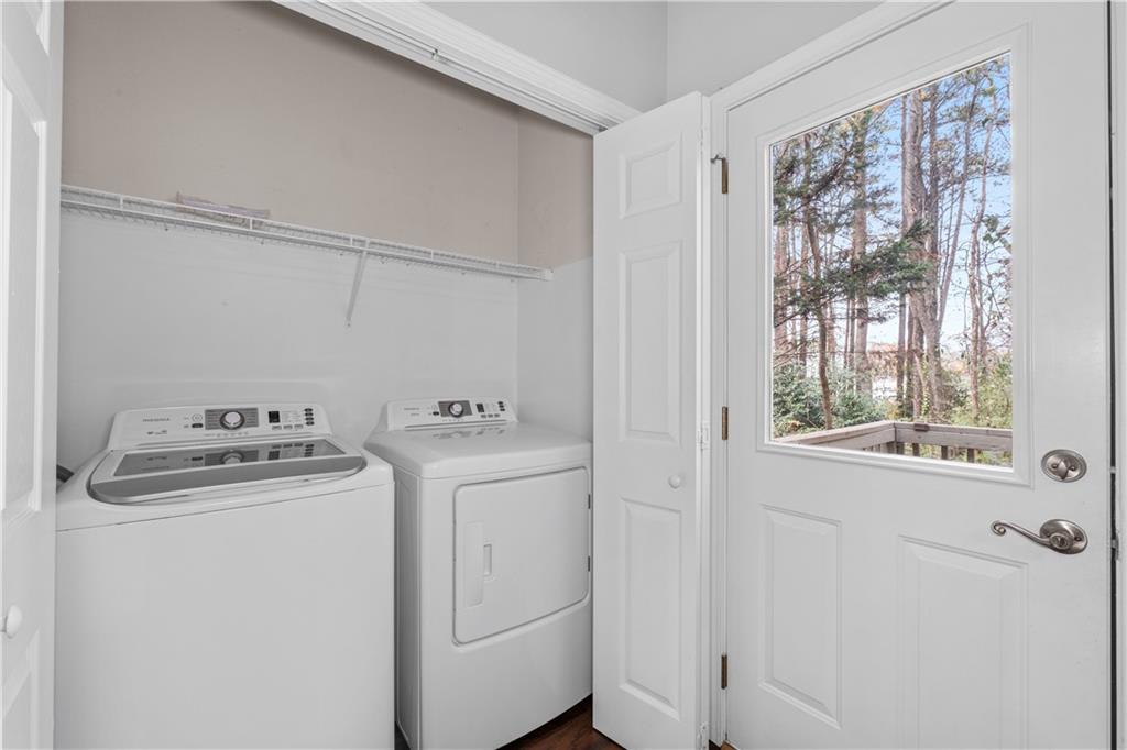 3072 Lauren Parc Road Decatur, GA 30032 - Photo 19 of 36 a utility room with dryer and washer